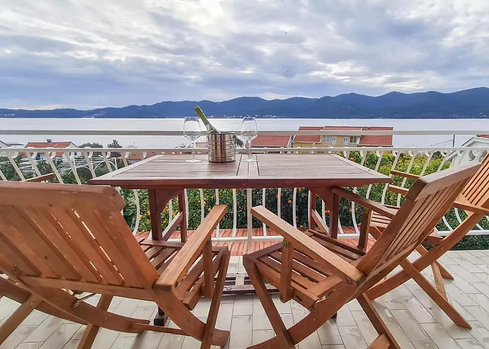 Sea-view Klara - شقة فيغاني